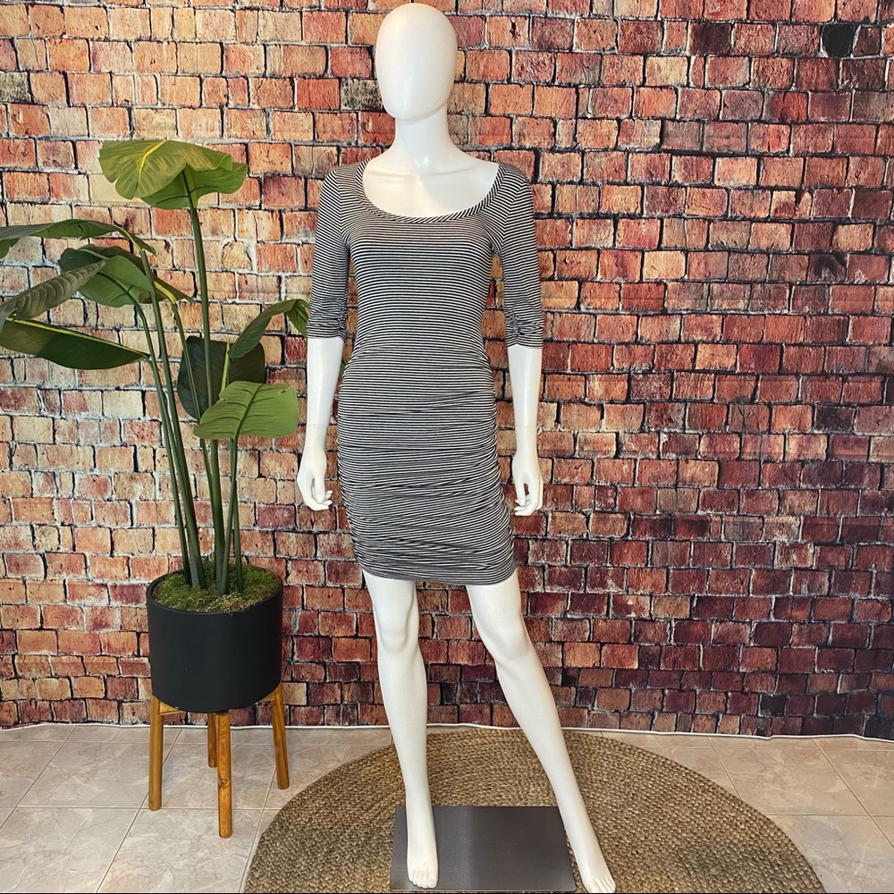 Guess/Small/Black & grey form fitted dress
